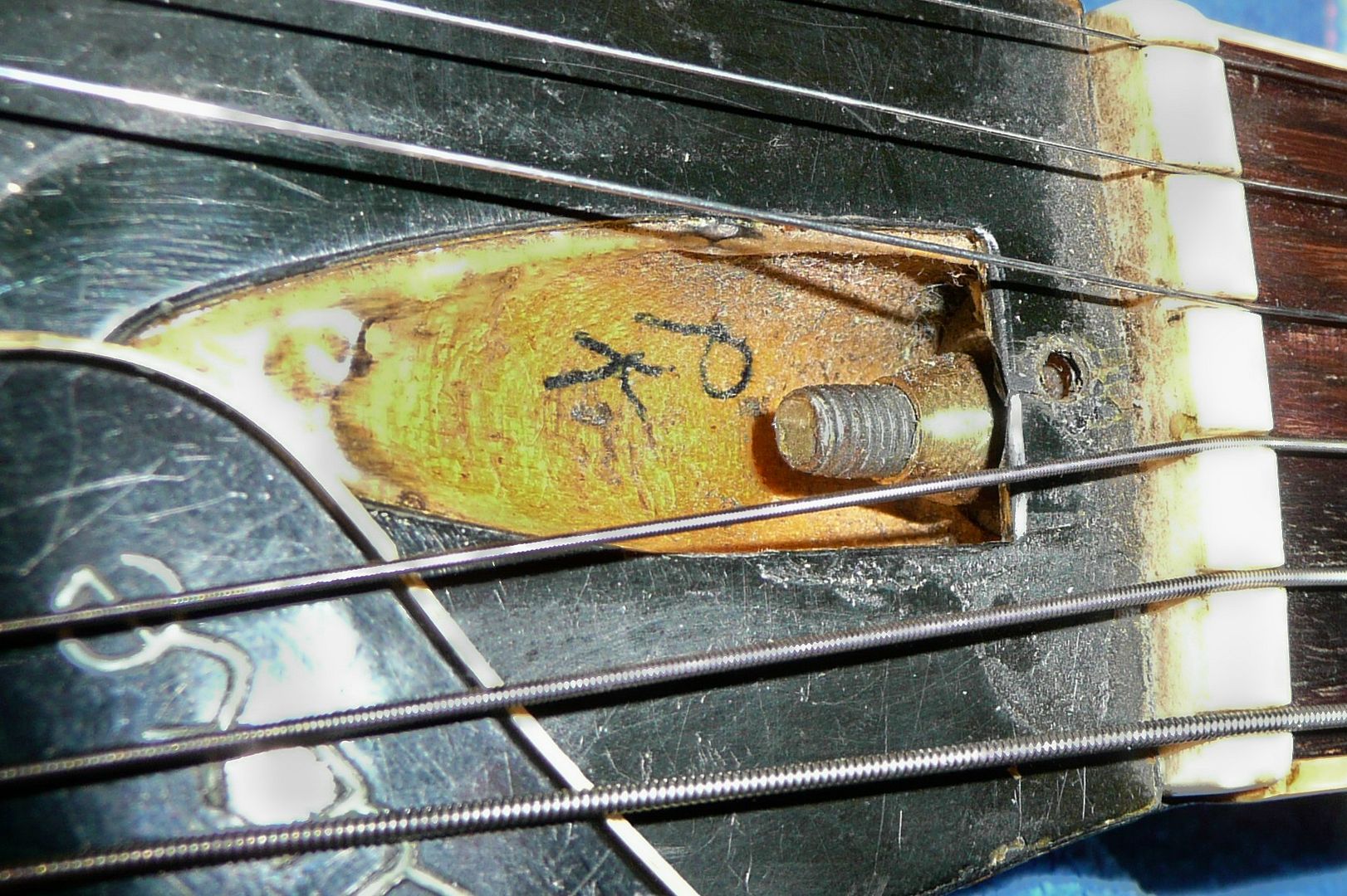 Les Paul trussrod nut stripped on the outside? The Gear Page